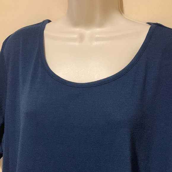 1X-3X Cold shoulder top - Picture 2 of 8